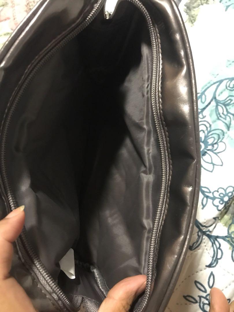 Pouch (Category: Purses & Pouches) located in Makati City. Submitted by purchasing123 (Listing ID 190820618, Image 3). Description: 10w X 7l x 3d.