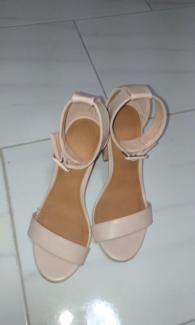 Ruby Sandals (Category: Sandals) located in Singapore. Submitted by xopaw (Listing ID 190826076, Image 1). Description: Wore once in a wedding. Meet up at Serangoon mrt..