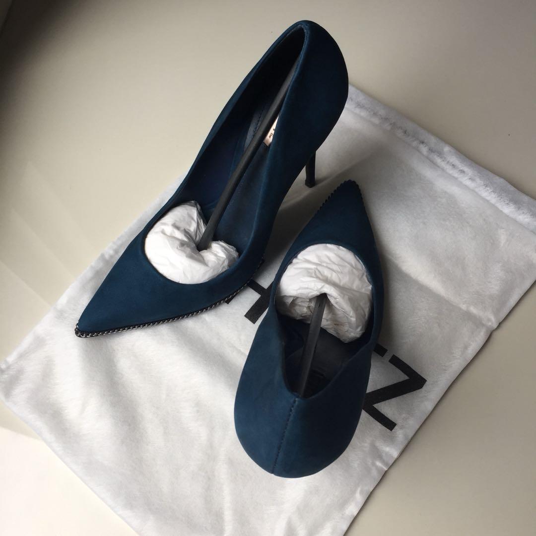 Schutz fechado sales salto alto