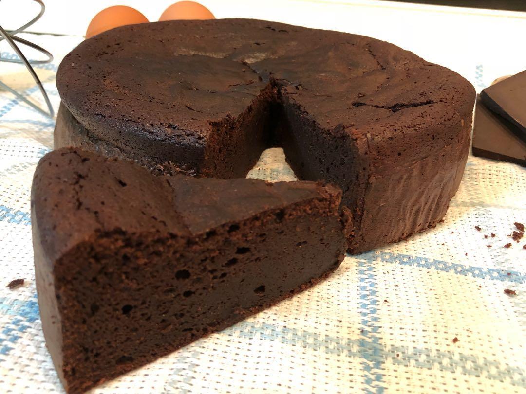 Sugar free flourless chocolate cake (low carb & diabetic friendly
