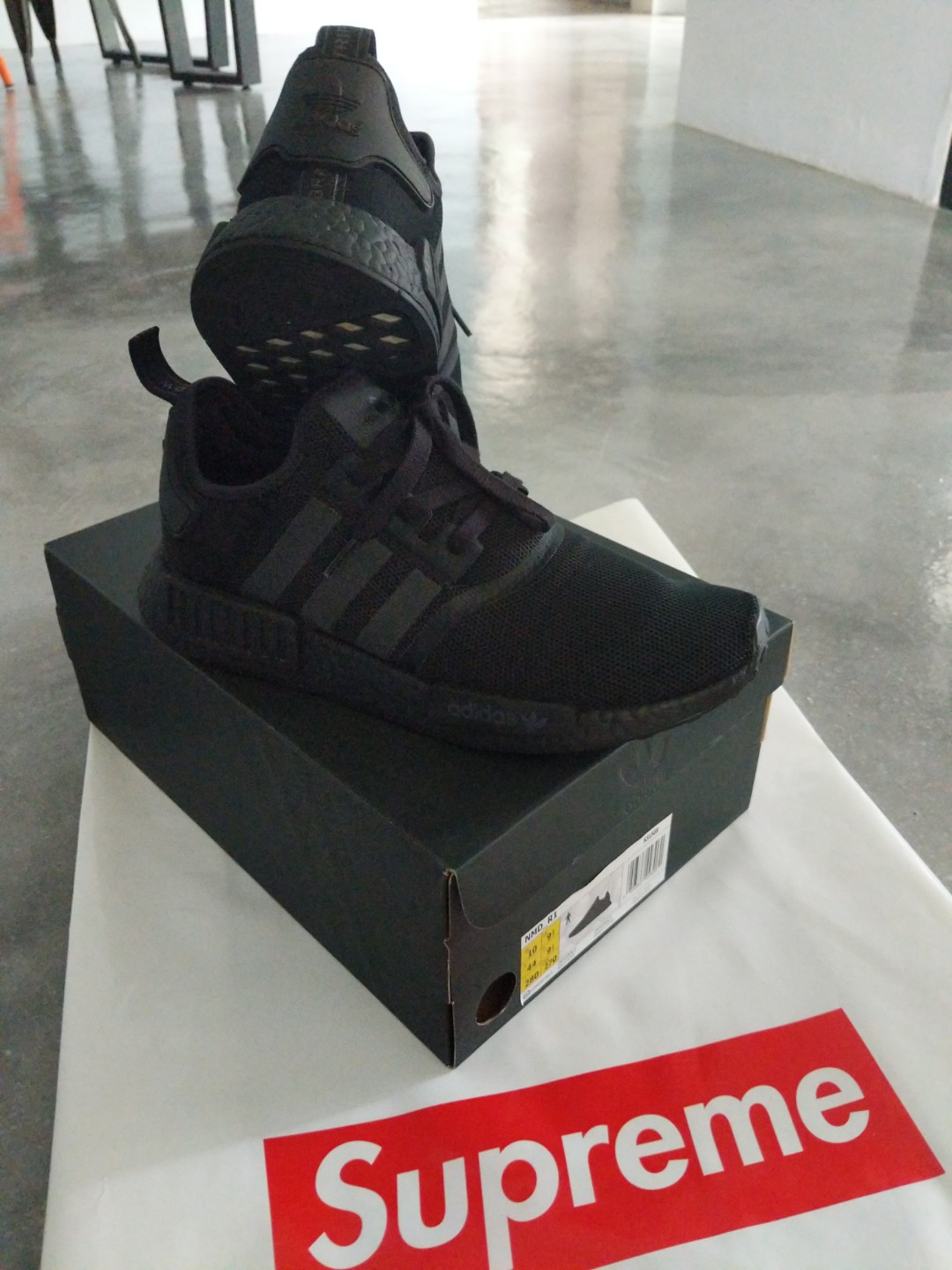 adidas nmd r1 mens triple black