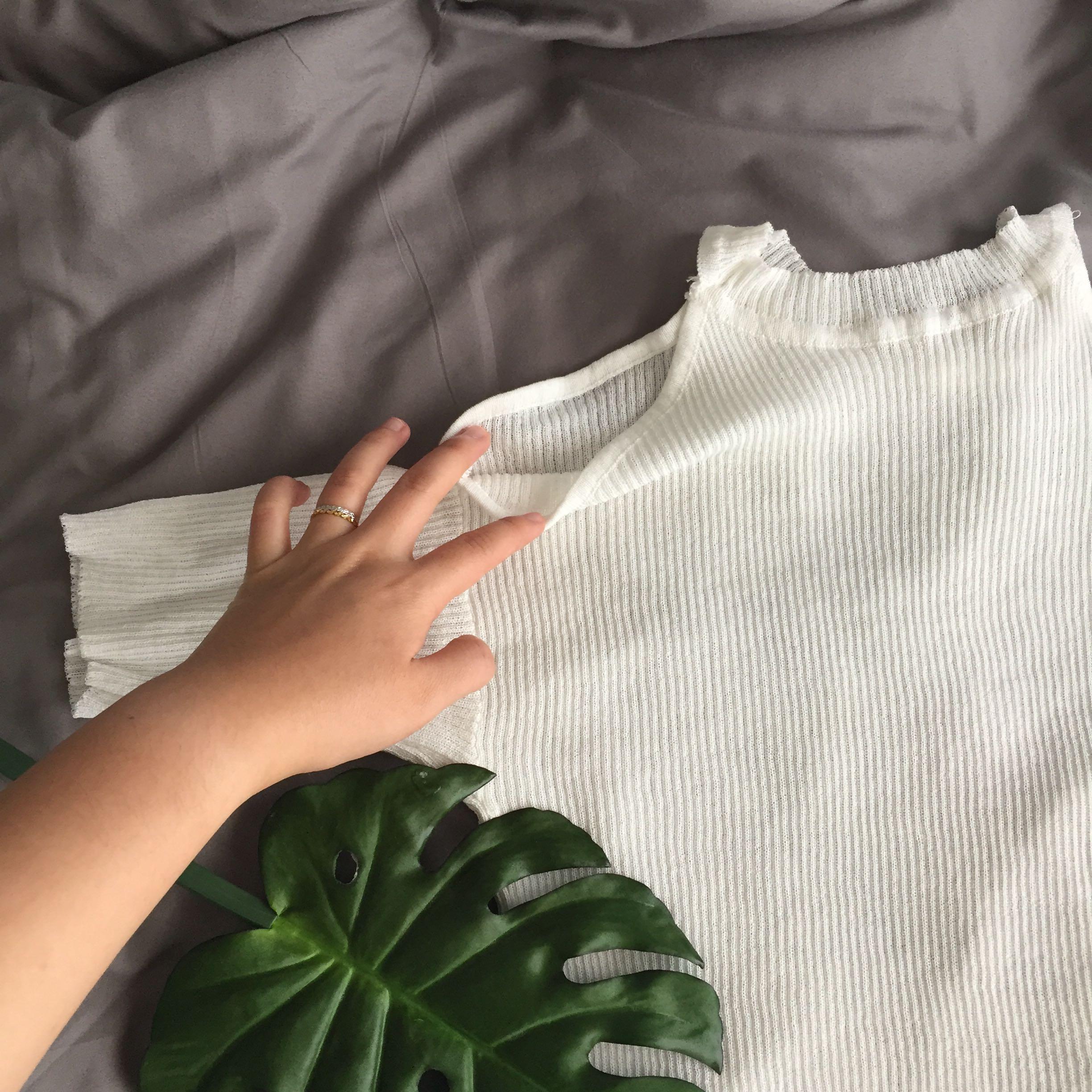 Cold shoulder top (Category: Sleeveless) located in Kuala Lumpur. Submitted by cs_wardrobe (Listing ID 190883187, Image 2). Description: Just wanna clean up my wardrobe 🙋🏻‍♀️ The material is quite thick.
