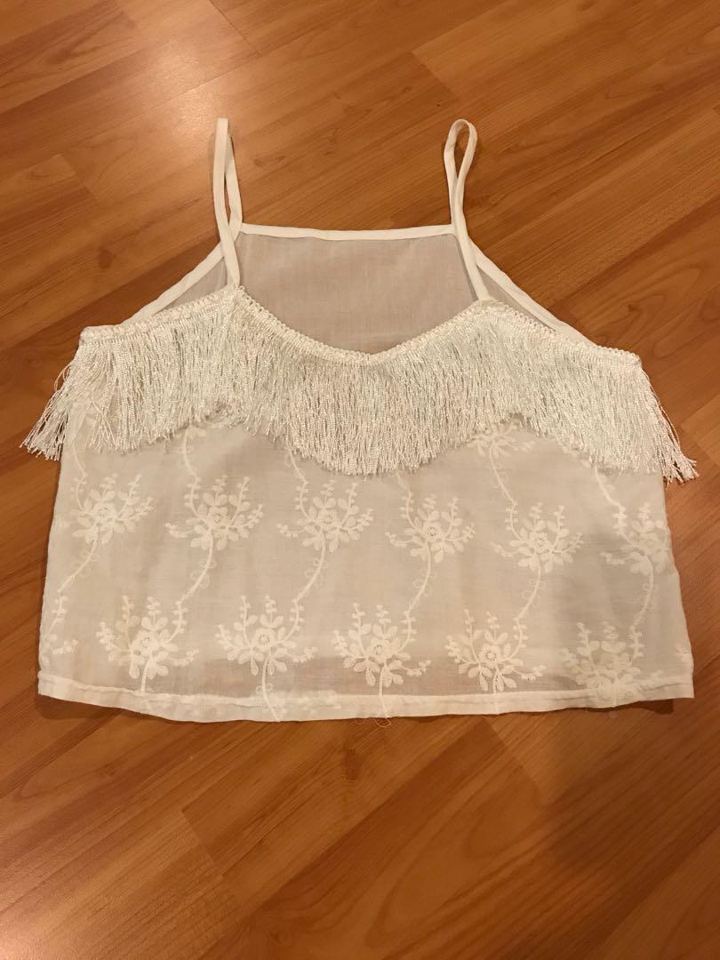 Crop top (Category: Sleeveless) located in Kuala Lumpur. Submitted by happieg (Listing ID 190814016, Image 2). Description: Worn once Very new Brought in Taiwan I’m uk8 Fit uk6 to uk8.
