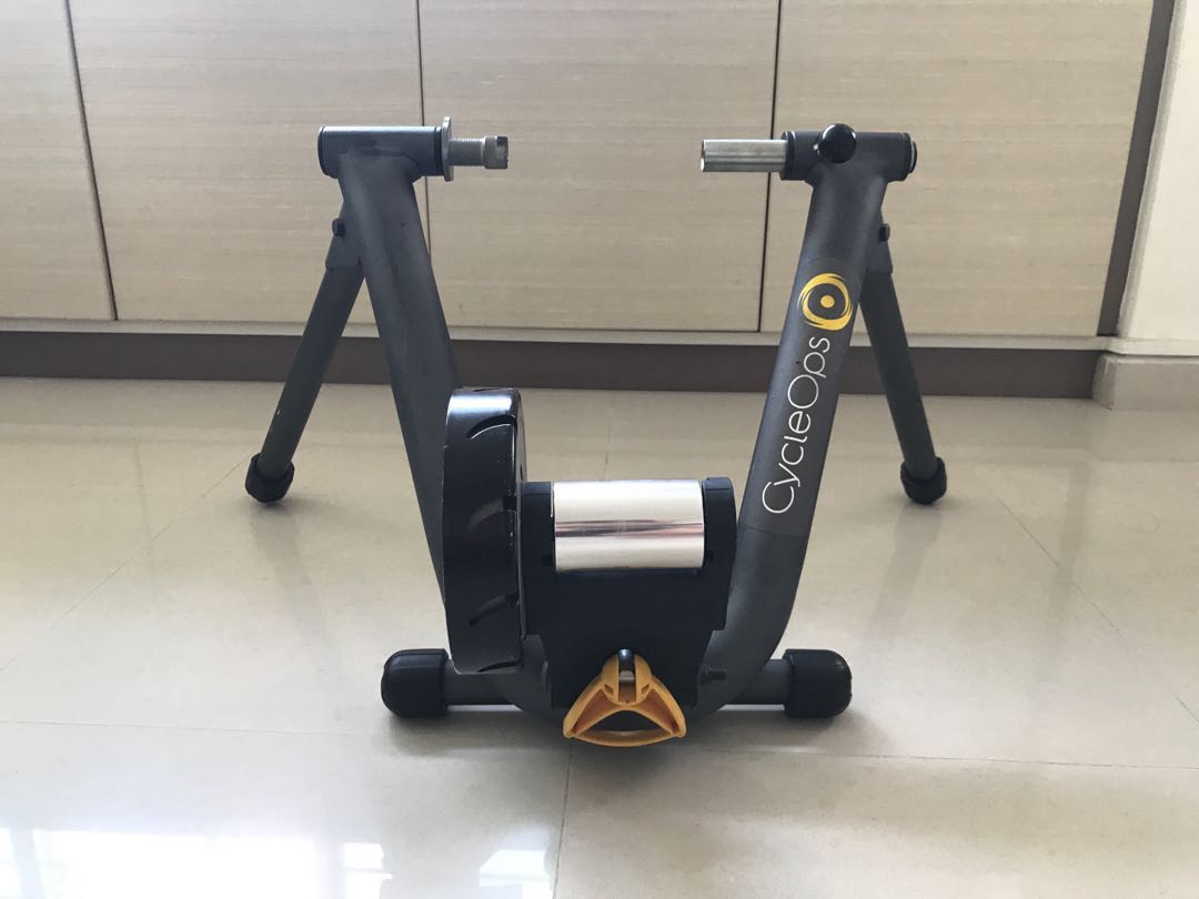 Cycleops Magneto Indoor bike trainer