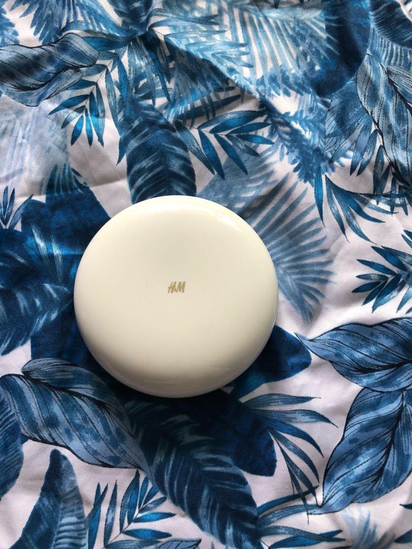 H M immaculate compact foundation