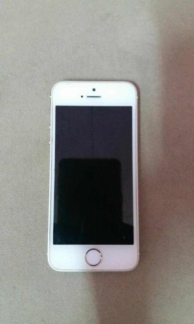 iPhone 5s (Category: iPhone Others) located in Semenyih. Submitted by upalupal (Listing ID 190939321, Image 1). Description: iPhone 5s. Condition 9.5/10. Keadaan sangat baik ..