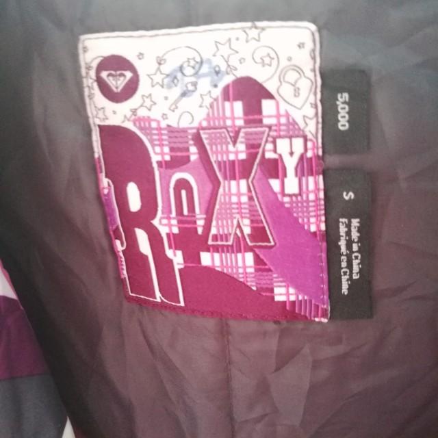 Roxy winter jacket (Category: Coats, Jackets and Outerwear) located in Cheras. Submitted by amalina0711 (Listing ID 190903934, Image 3). Description: Roxy winter jacket, used, selling because I bought a new one. Really great condition and can be used for harsh snowfall or winter sport..