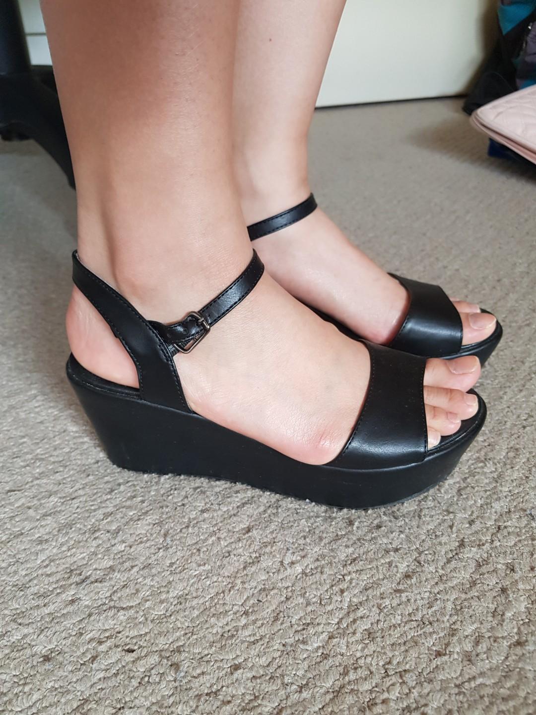 Wildpair platform (Category: Shoes) located in Manukau City. Submitted by sarasosaurus (Listing ID 190843961, Image 1). Description: Worn once size 6.