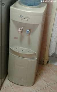 Water dispencer filter can use good condtion but hot cold make repair