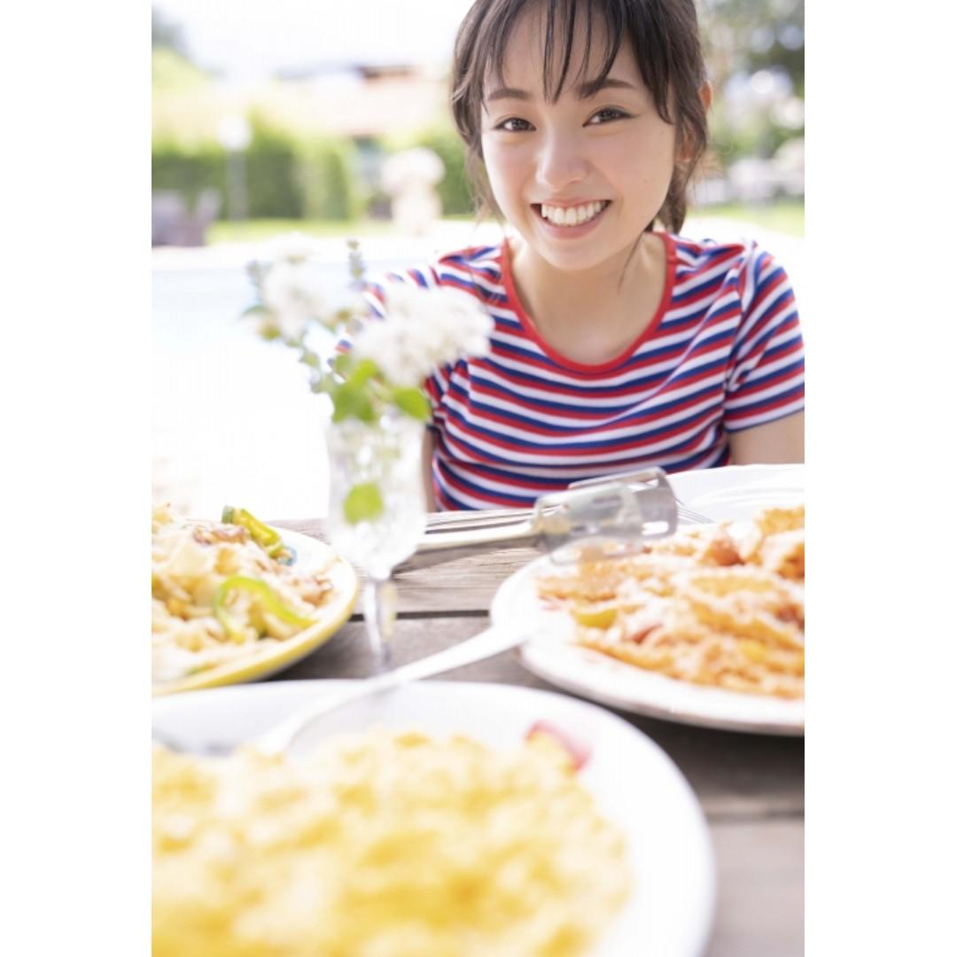 絕版完售限定封面全新櫸坂46 今泉佑唯寫真集 New Limited Keyakizaka46 Imaizumi Yui Photo Book Special Cover Japan 日本直送名星書誰も知らない私 J Pop On Carousell