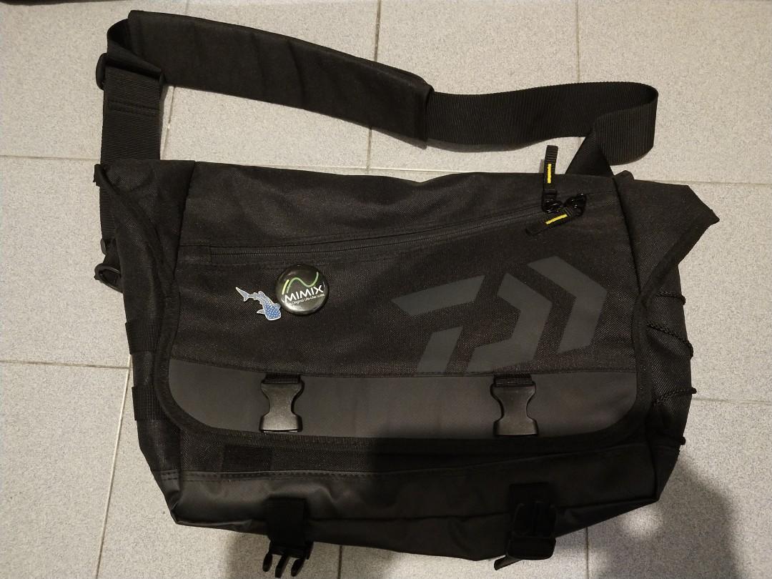 daiwa sling bag