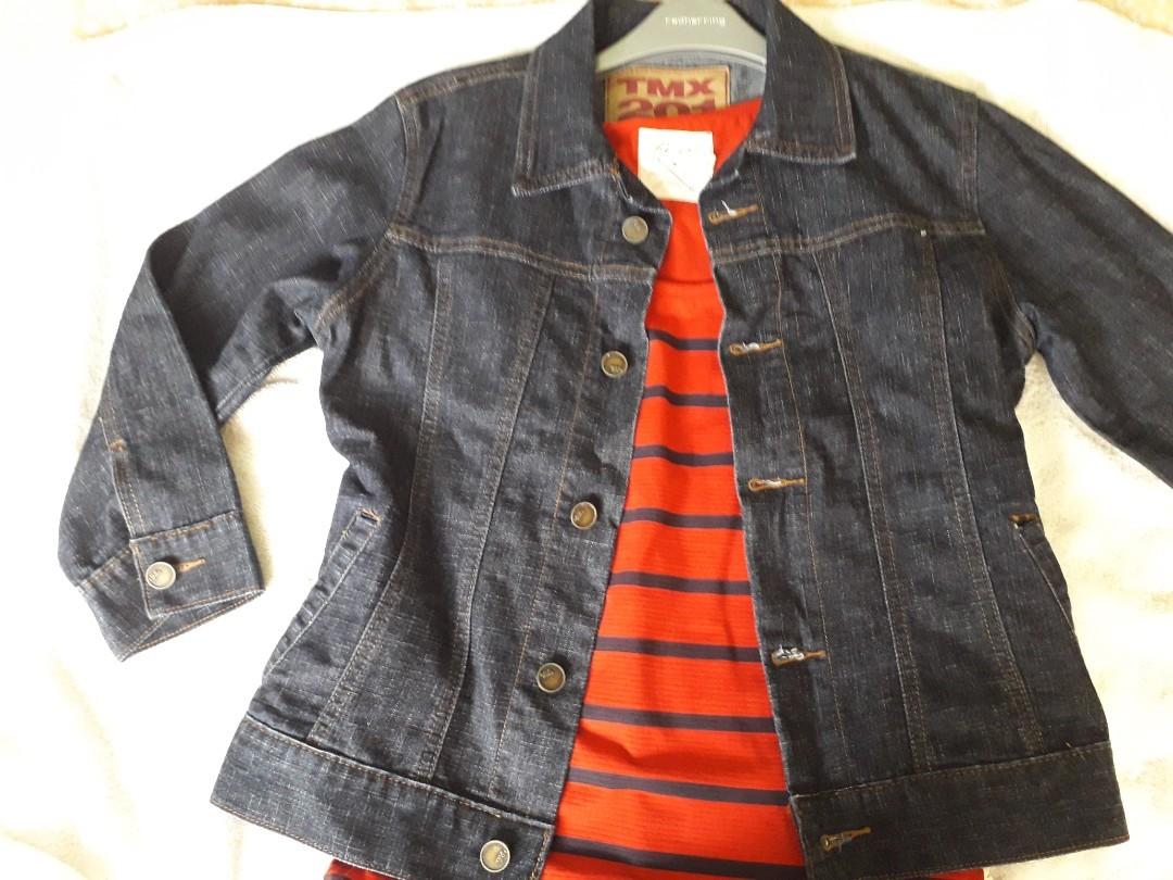 Denim jacket (Category: Coats, Jackets and Outerwear) located in Manila. Submitted by hannah.ph (Listing ID 191099875, Image 1). Description: Denim jacket only. Inner shirt not included RFS: Decluttering Meet up in malls near lrt/mrt stations.