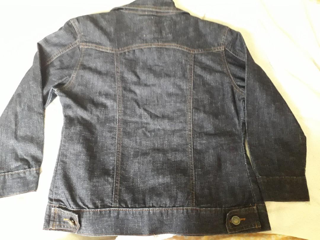 Denim jacket (Category: Coats, Jackets and Outerwear) located in Manila. Submitted by hannah.ph (Listing ID 191099875, Image 2). Description: Denim jacket only. Inner shirt not included RFS: Decluttering Meet up in malls near lrt/mrt stations.