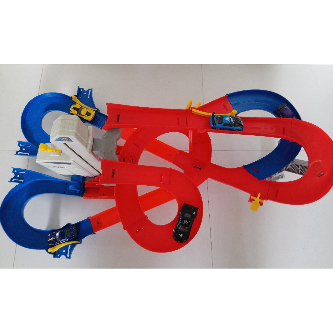 Hotwheels City Racing Tracks w/3 Hotwheel cars FREE!, Hobbies & Toys ...