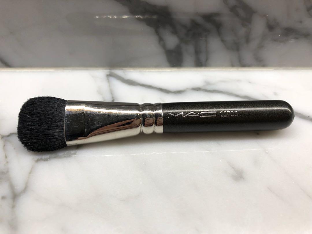 MAC 227SH Mini Fluff Brush, Beauty & Personal Care, Face, Makeup on