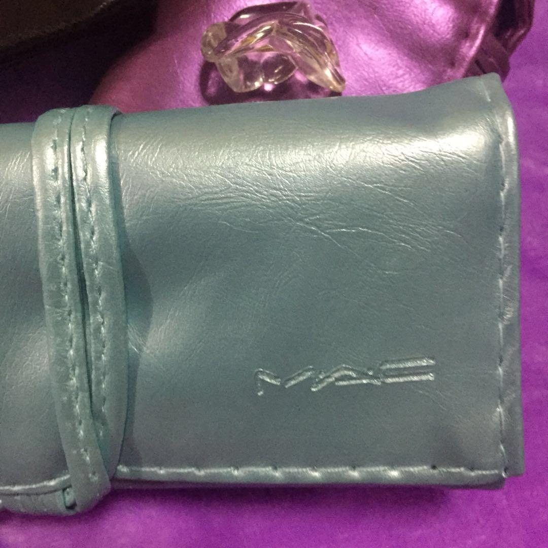 Mac 6-pcs brush set (Category: Makeup) located in Manila. Submitted by stefandraboutique (Listing ID 190649909, Image 3). Description: MOP: BDO only (please) Meet Up: Around UST Sf: MM- 100 Provincial- 150 All products are to be cleaned and polished before giving away except for the new ones. Thank you! Enjoy shopping ✨ .