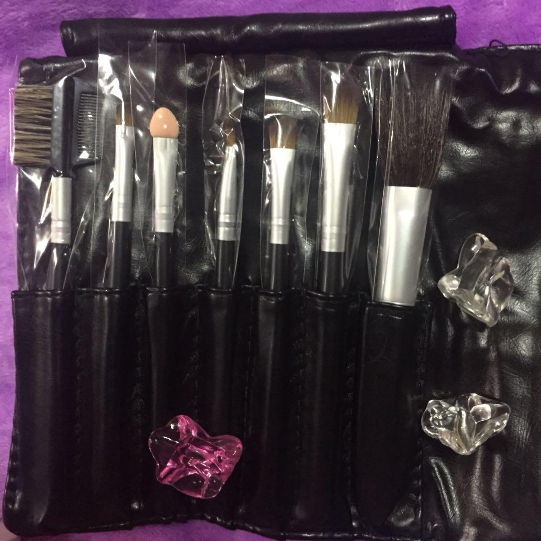 Mac 6-pcs brush set (Category: Makeup) located in Manila. Submitted by stefandraboutique (Listing ID 190649909, Image 2). Description: MOP: BDO only (please) Meet Up: Around UST Sf: MM- 100 Provincial- 150 All products are to be cleaned and polished before giving away except for the new ones. Thank you! Enjoy shopping ✨ .