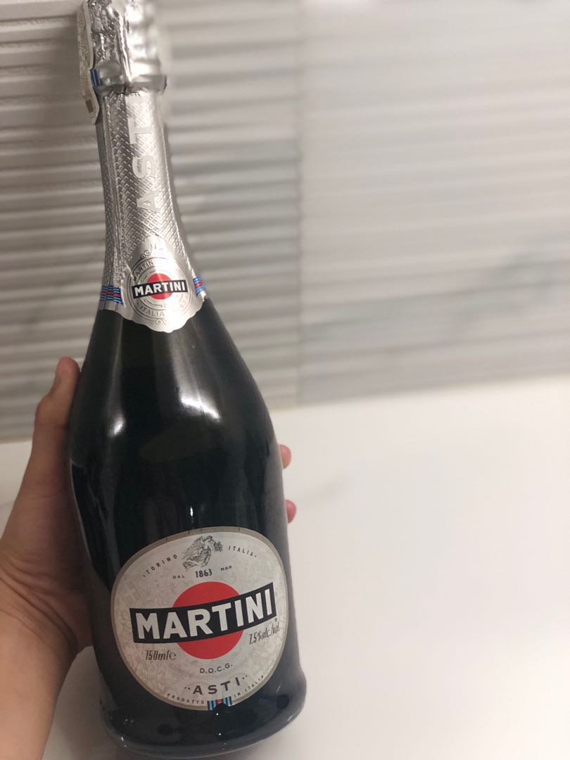 Martini sparkling wine, Food & Drinks, Beverages on Carousell