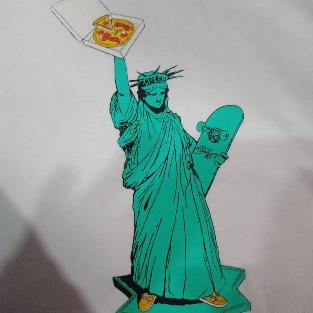 Nike sb statue hot sale of liberty t shirt