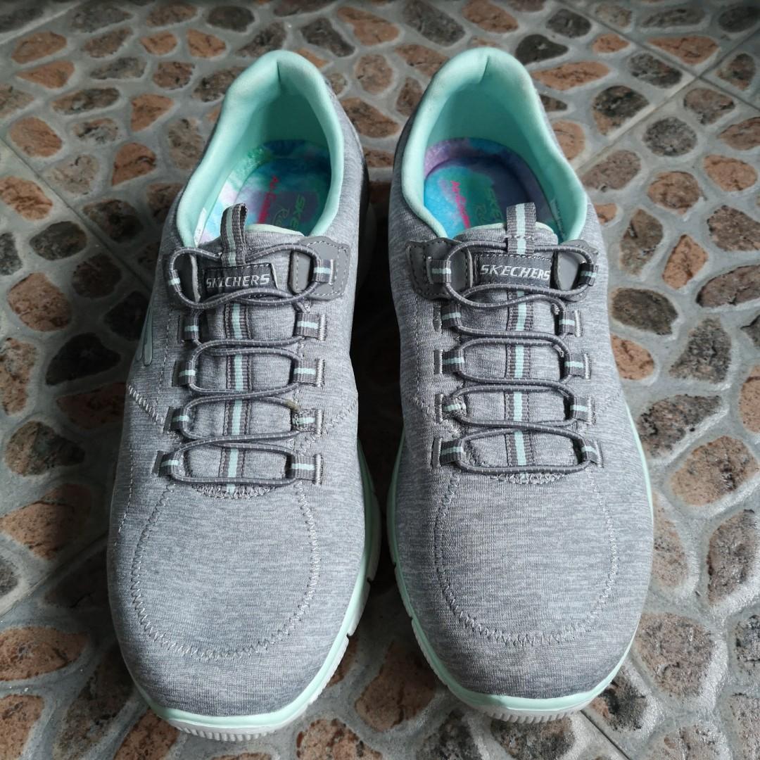 Skechers air cooled memory foam top bungee