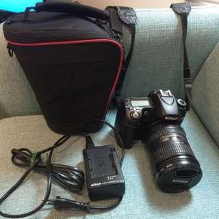 D80 Nikon DSLR, lens, battery/charger & bag