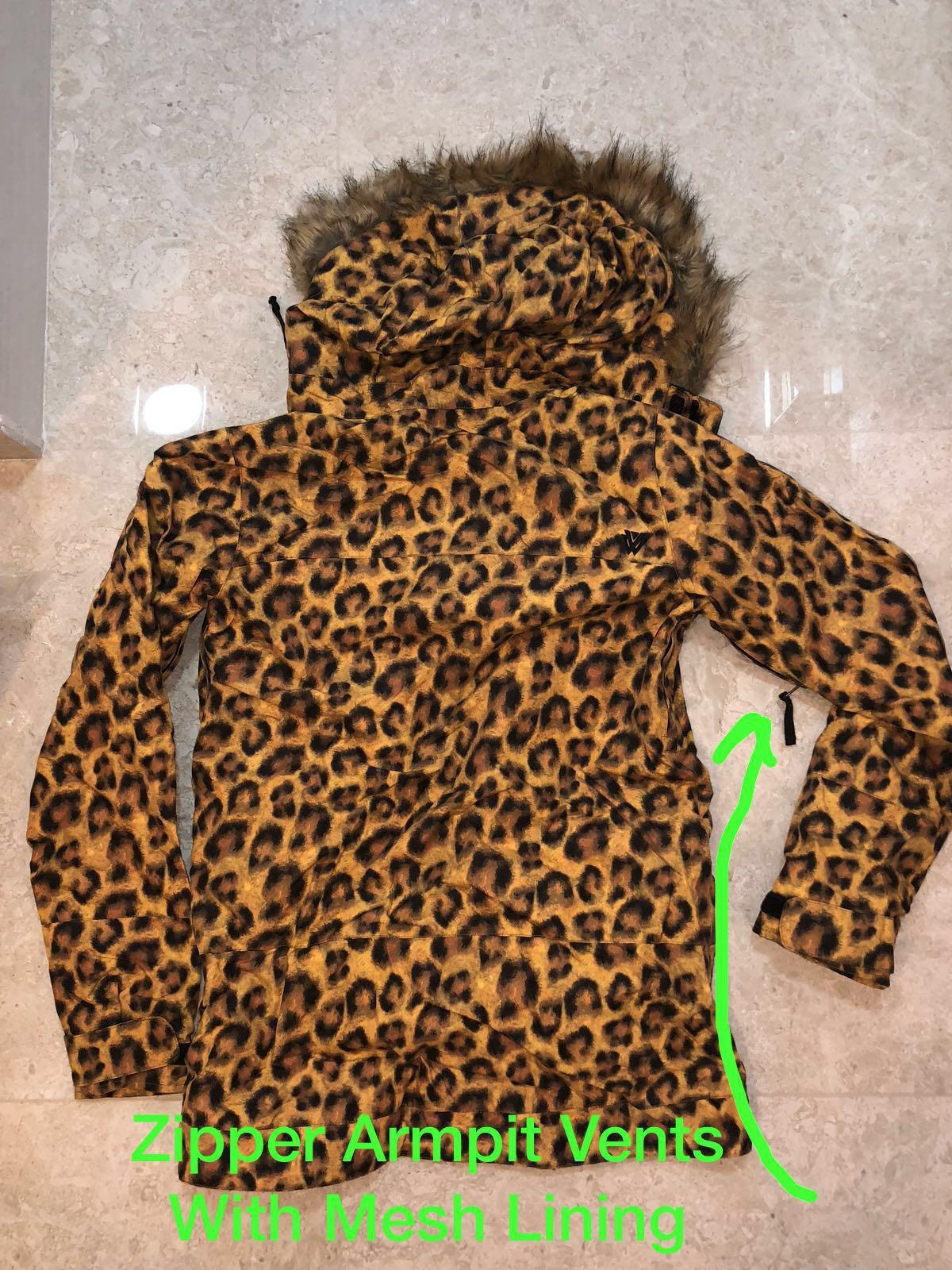 Burton women s Leopard Print snowboard jacket size M Men s
