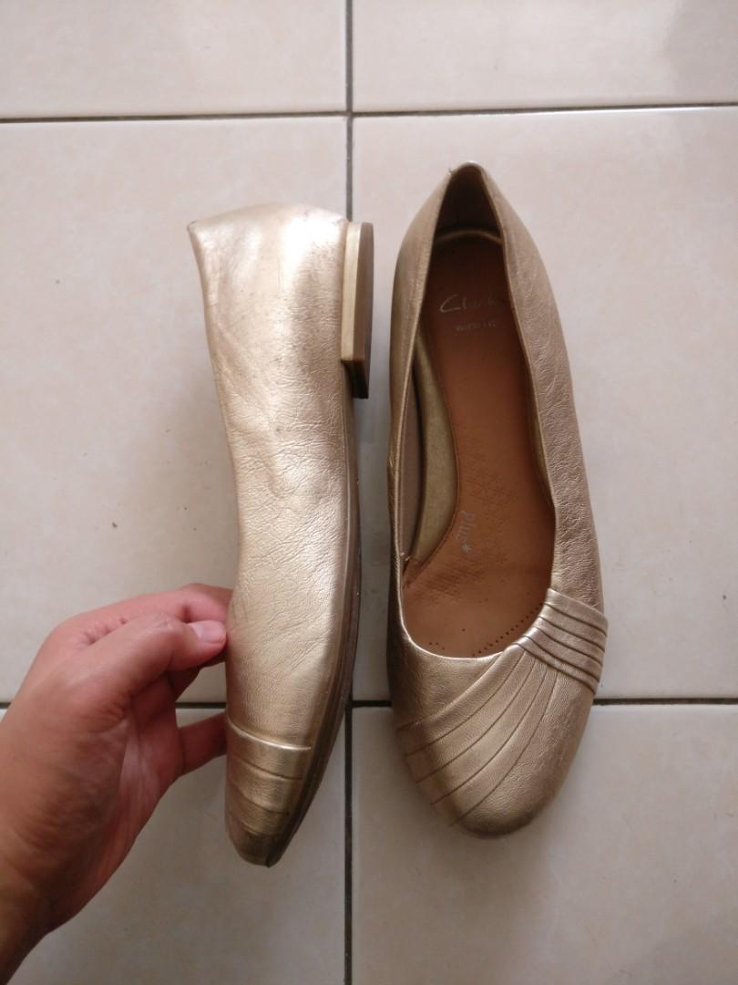 Clarks flats wide fit in light gold Women s Fashion Footwear