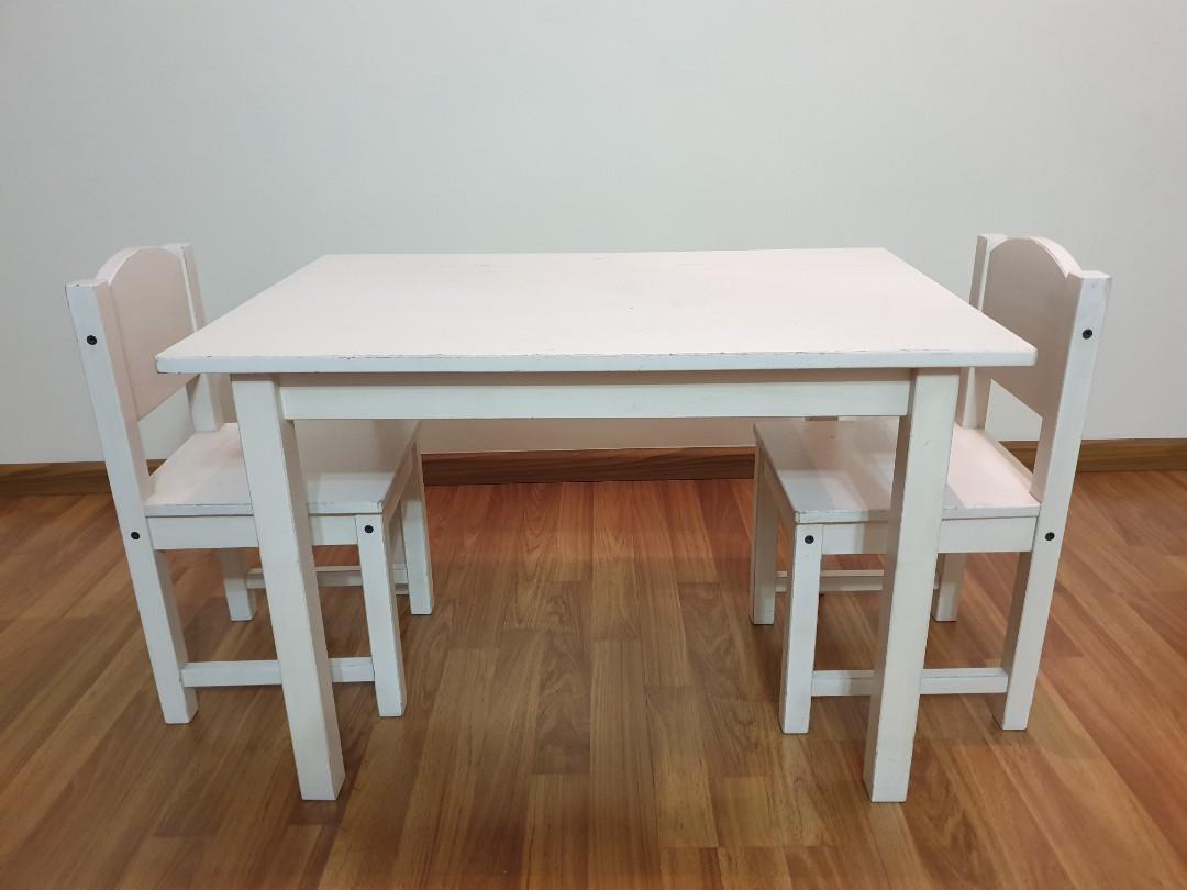 table and chairs for 8 year old