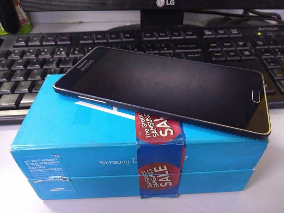 Samsung a7 midnight black 2017 (Category: Samsung) located in Caloocan City. Submitted by anglla21 (Listing ID 191153434, Image 2). Description: Samsung a7 midnight black Php.11,000 5.5 inches super amoled Corning glass 4 Internal 16gb ram 2gb Android 4.4.4 kitkat upgraded to android 5.0.2 lollipop Chipset qualcomm snapdragon 615 MicroSD up to 64gb dedicated slot Active noise cancellation Non removable L-Ion 2600 mAh battery Complete package with