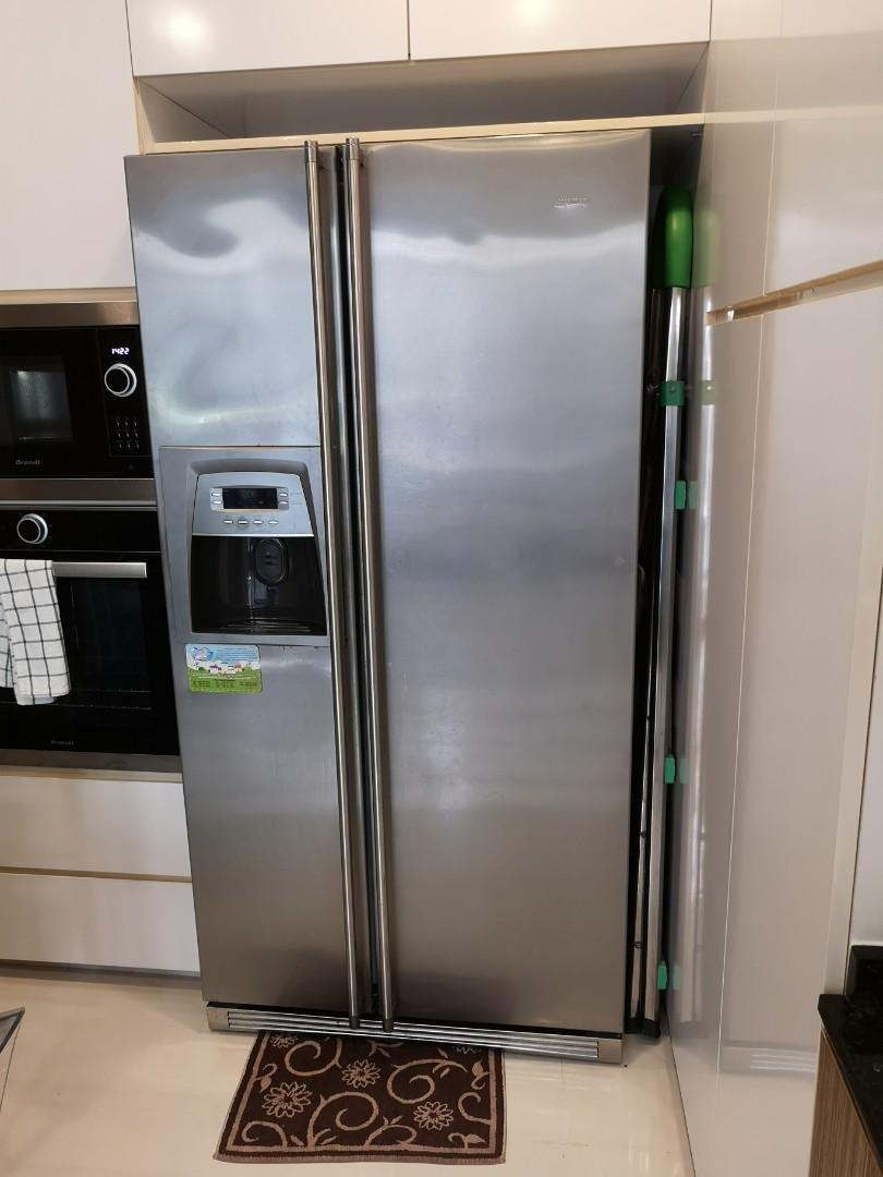 SMEG side by side refrigerator with automatic ice and water dispenser
