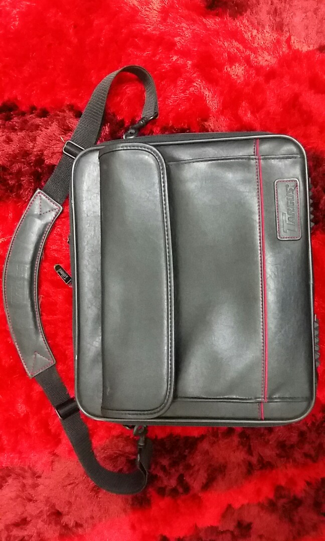 Targus Leather Laptop Bag USA, Men's Fashion, Watches & Accessories