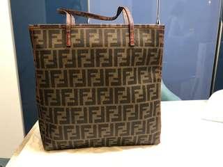 Fendi monogram 90% NEW