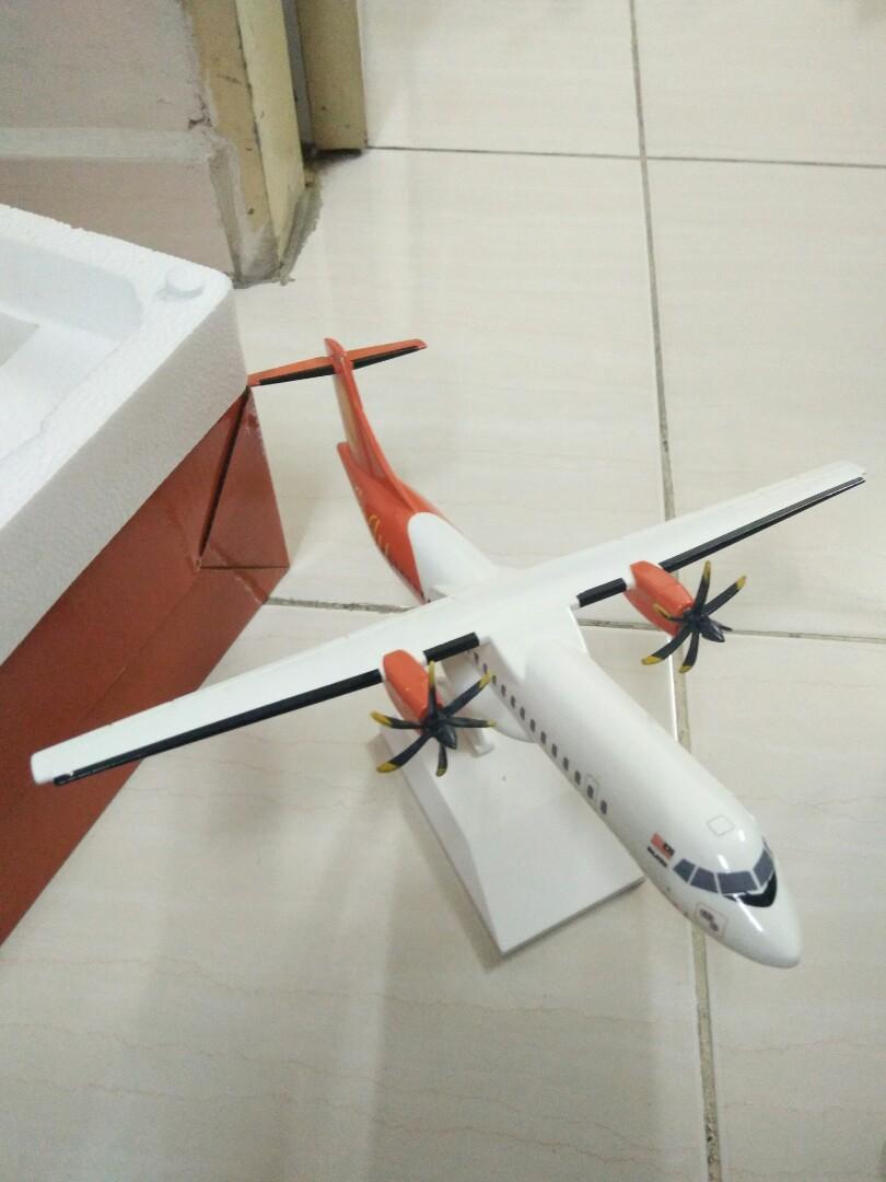 Firefly Aircraft Model ATR 72 Firefly Everything Else Others on