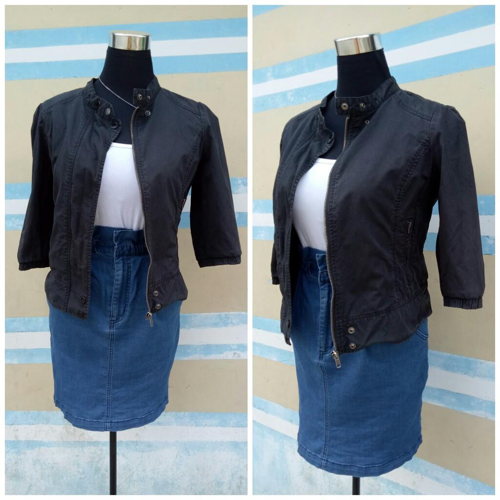 Black Denim Jacket (Category: Coats, Jackets and Outerwear) located in Marikina City. Submitted by threefty (Listing ID 191426161, Image 1). Description: Black Denim rider Jacket Zip up No flaws Fits XS to Small For petite.
