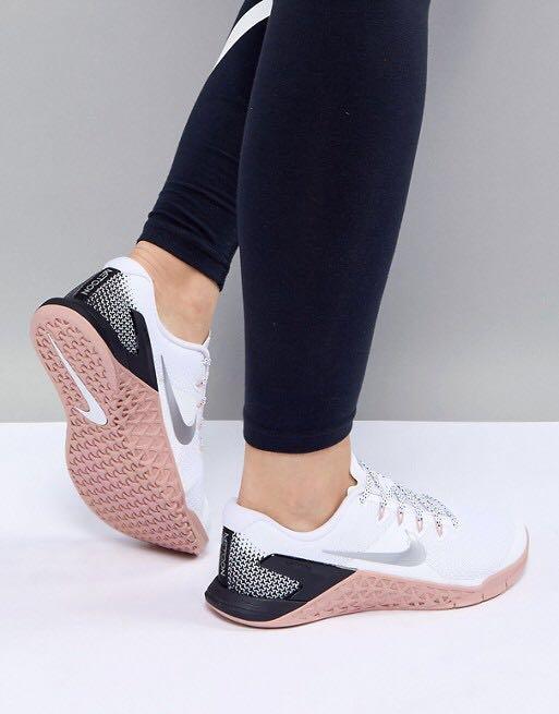 nike women's sneakers white and pink