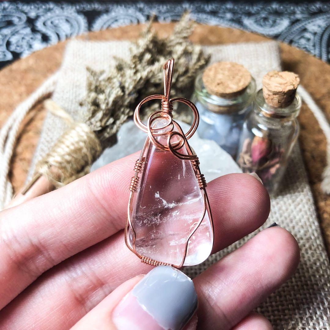 Quartz wire outlet