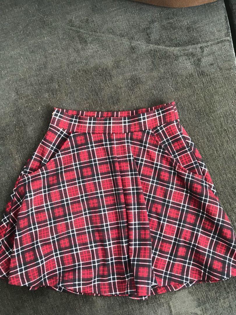 Cotton On Plaid checkered skirt (Category: Skirts) located in Quezon City. Submitted by francess123 (Listing ID 191014171, Image 1). Description: .