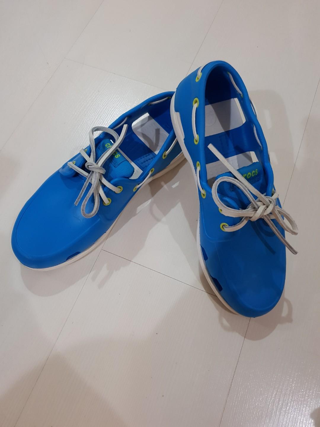 crocs with shoelaces
