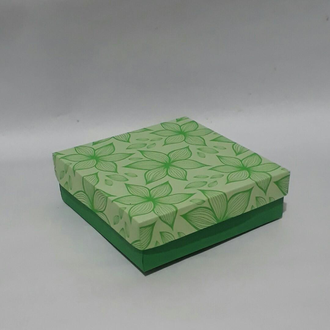 Gift Box #4 (Category: Gift Baskets & Hampers) located in Manila. Submitted by prelovedbykao (Listing ID 191382823, Image 2). Description: .