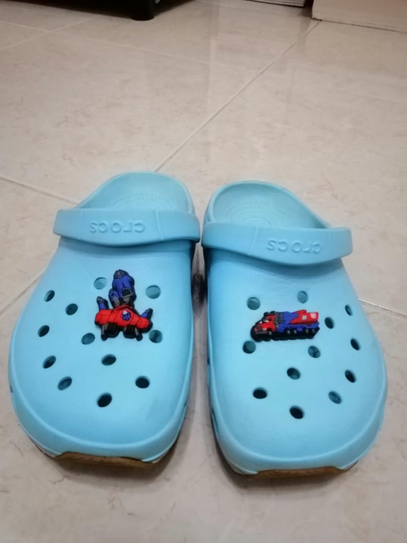 blue crocs with jibbitz