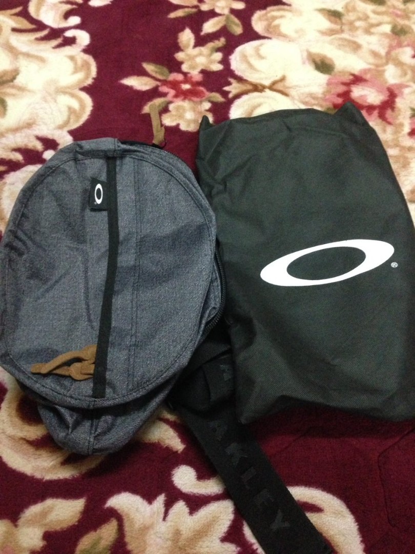 oakley pouch bag