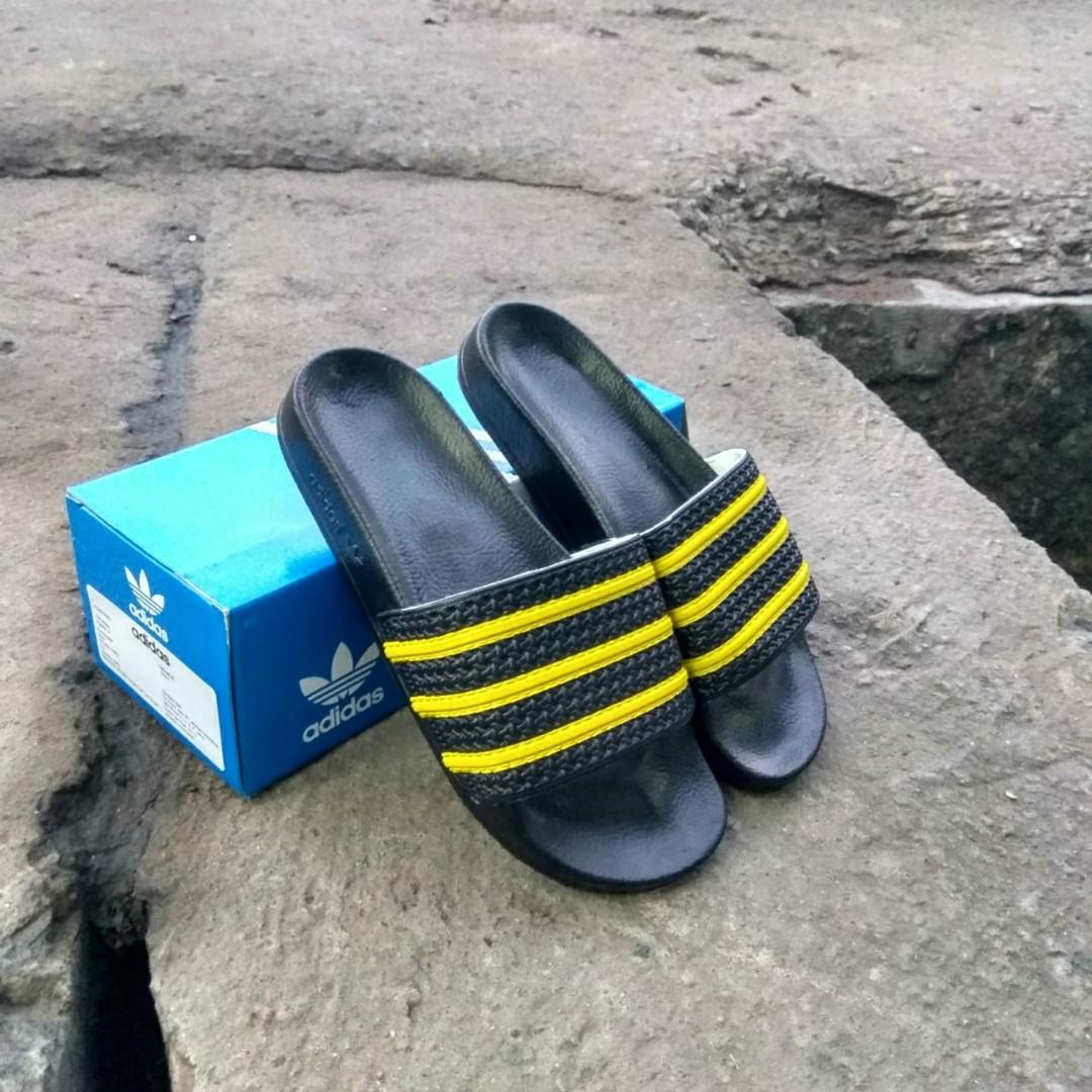 Sendal Adidas Adilette Slop Man Pria Fesyen Pria Sepatu Sandal Di Carousell