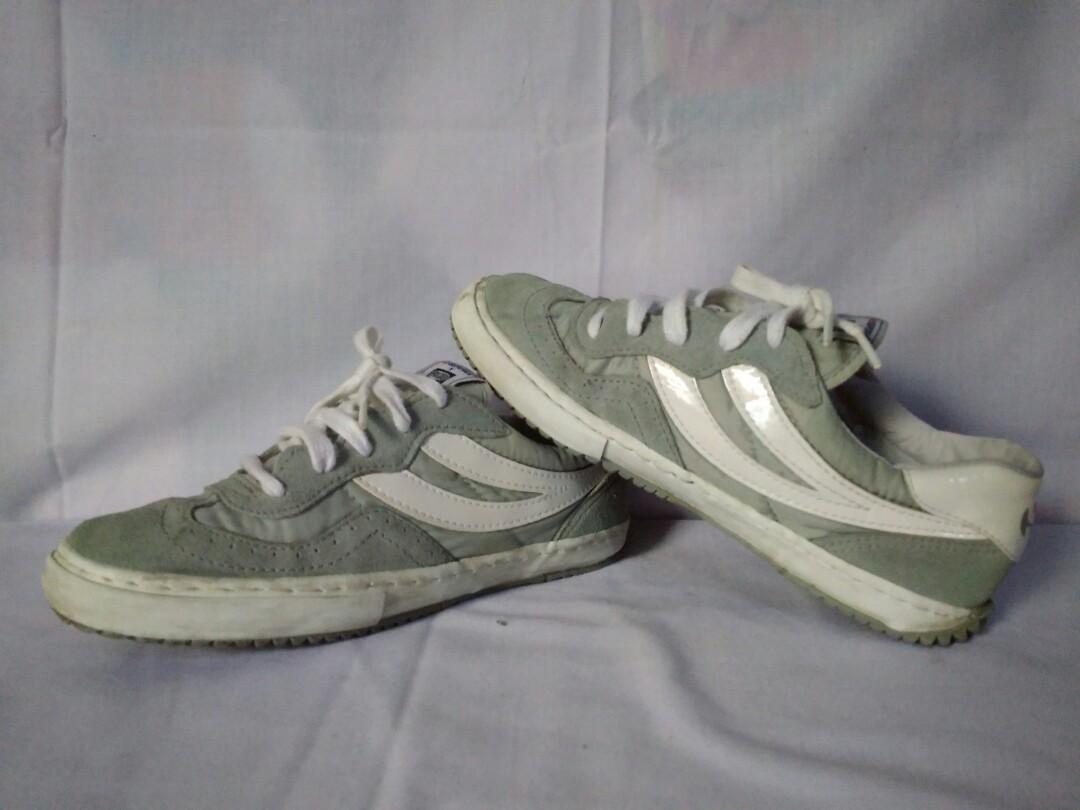 sepatu superga original