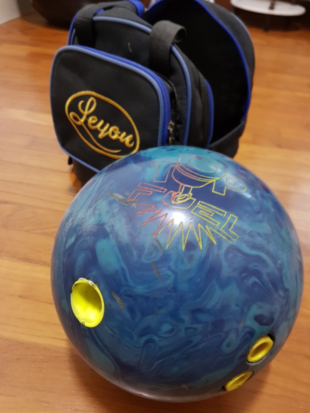 Top fuel Reactive Bowling Ball 14 pound + bag, Sports Equipment, Sports