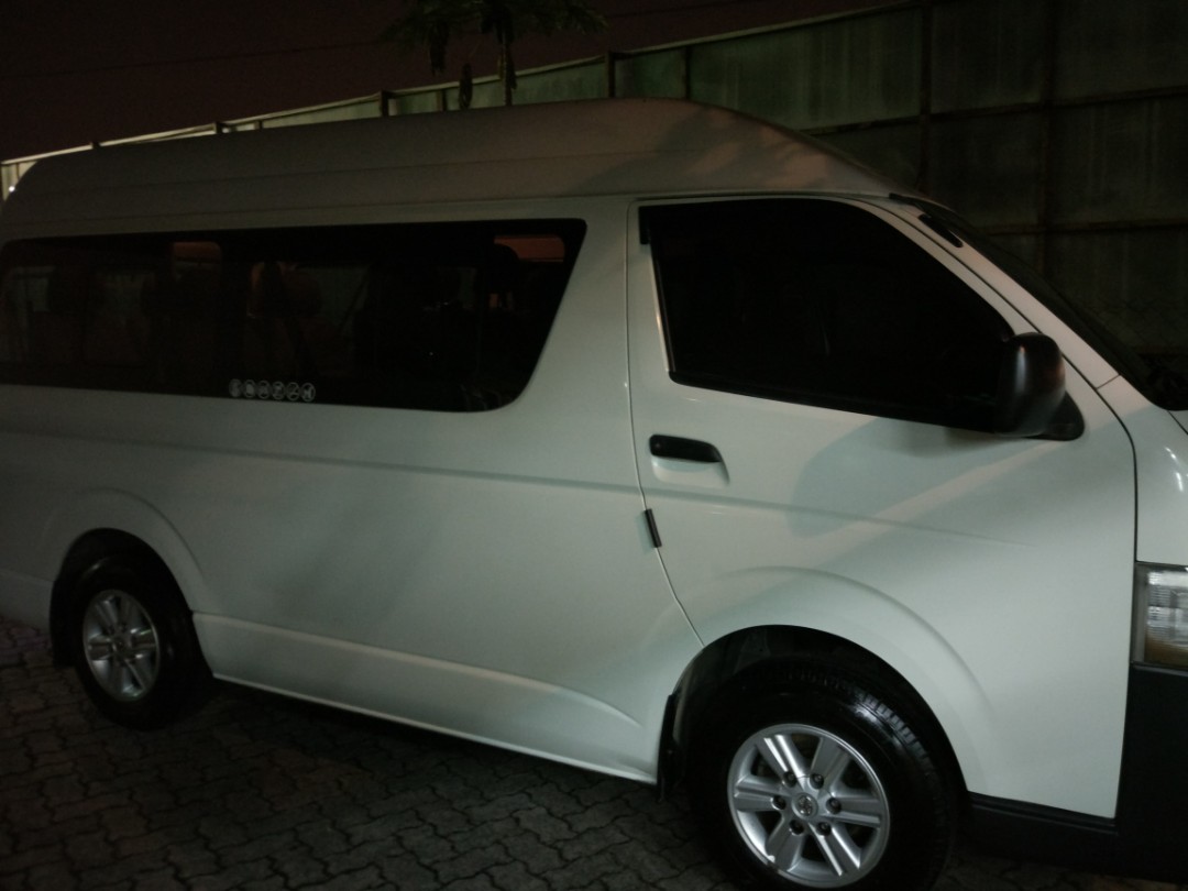 11 seater car toyota