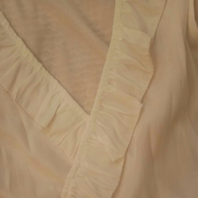 White wrap top (Category: Sleeveless) located in Manila. Submitted by chiaryay (Listing ID 191370422, Image 2). Description: Used twice only :) good as new!.