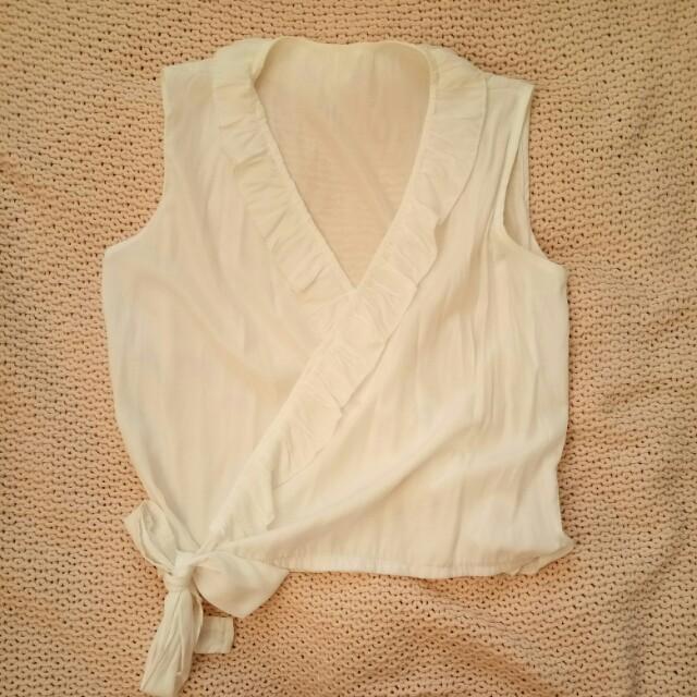 White wrap top (Category: Sleeveless) located in Manila. Submitted by chiaryay (Listing ID 191370422, Image 1). Description: Used twice only :) good as new!.