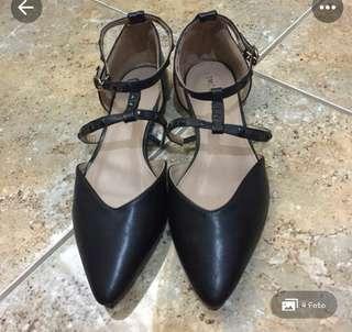 Flat shoes