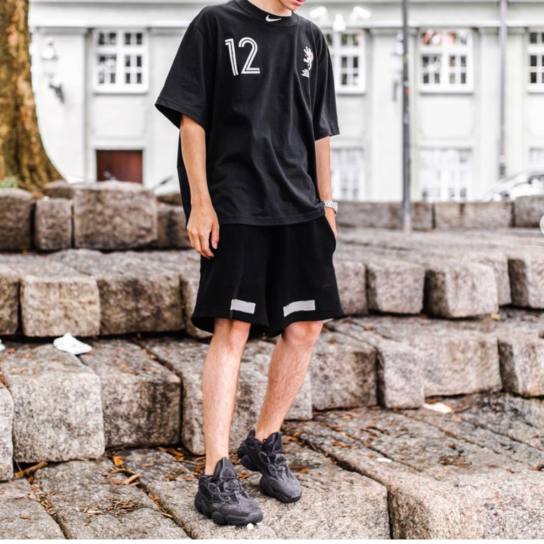 Black yeezy sales 500 outfit