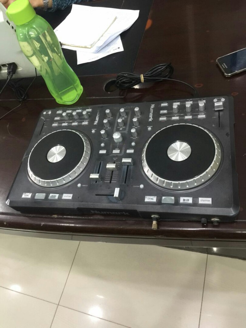 Alat Dj Numark Mixtrack Pro Kondisi Ok Siap Pakai Musik Media Aksesoris Di Carousell